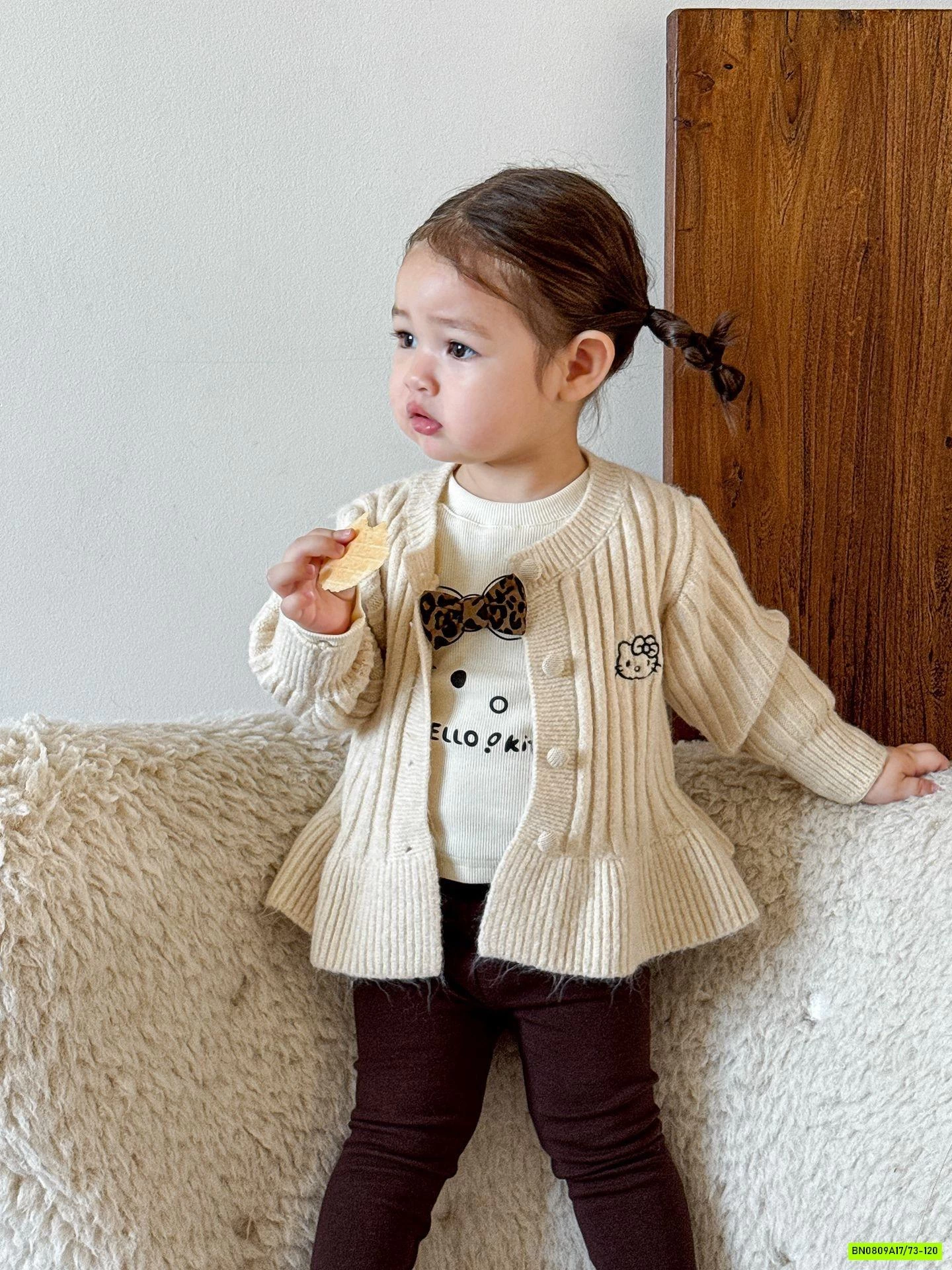 KHOÁC LEN BÁNH BÈO THÊU MÈO