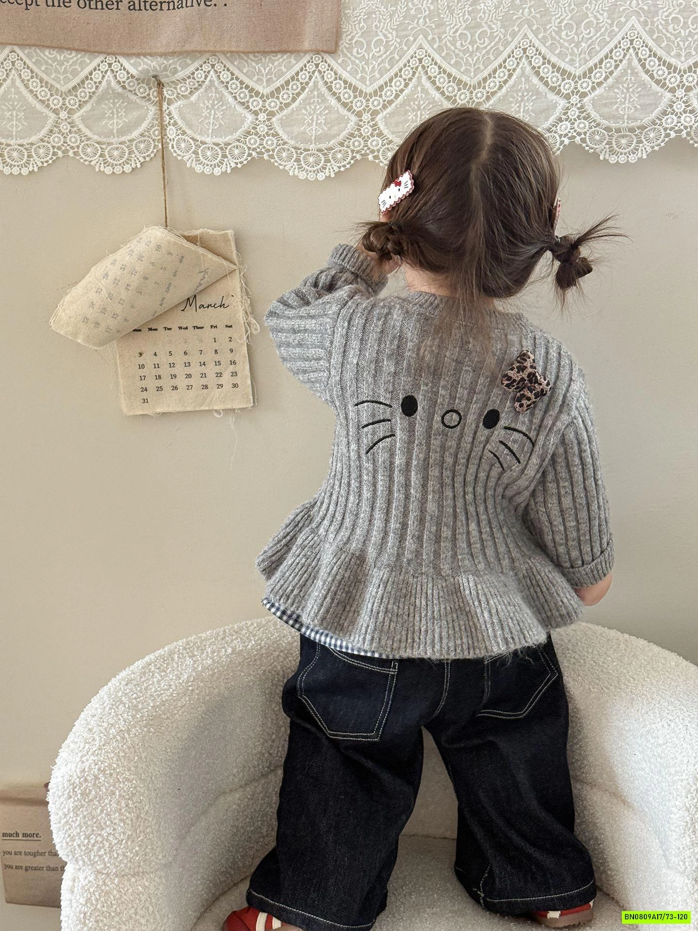 KHOÁC LEN BÁNH BÈO THÊU MÈO