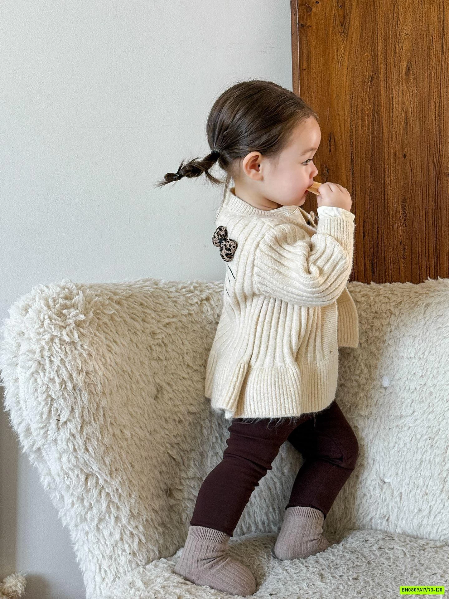 KHOÁC LEN BÁNH BÈO THÊU MÈO