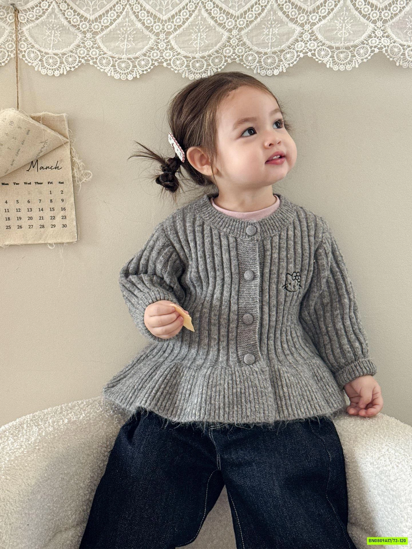 KHOÁC LEN BÁNH BÈO THÊU MÈO