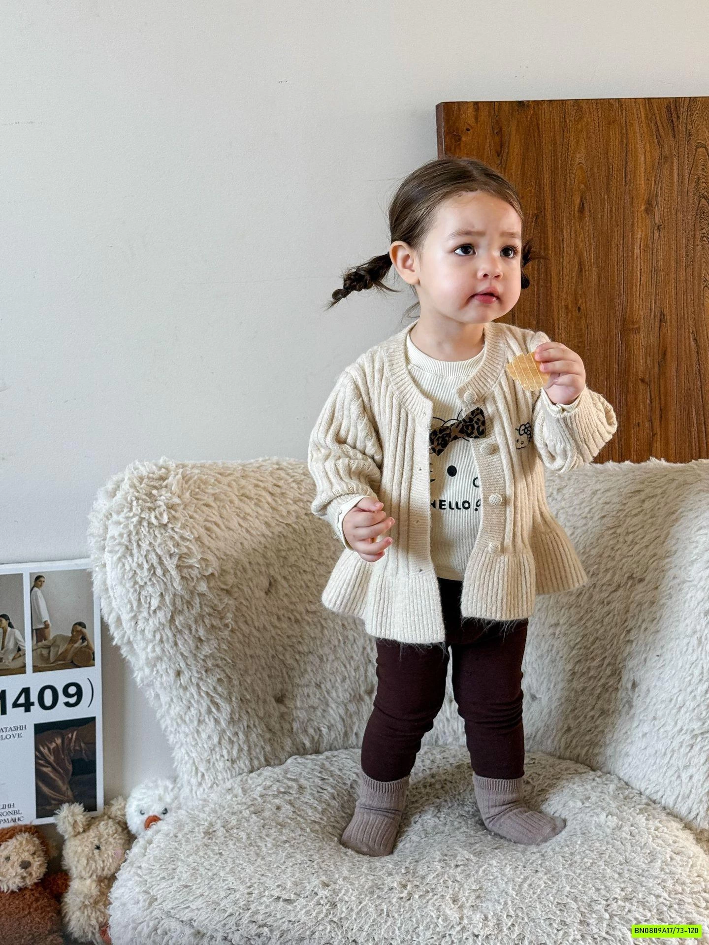 KHOÁC LEN BÁNH BÈO THÊU MÈO