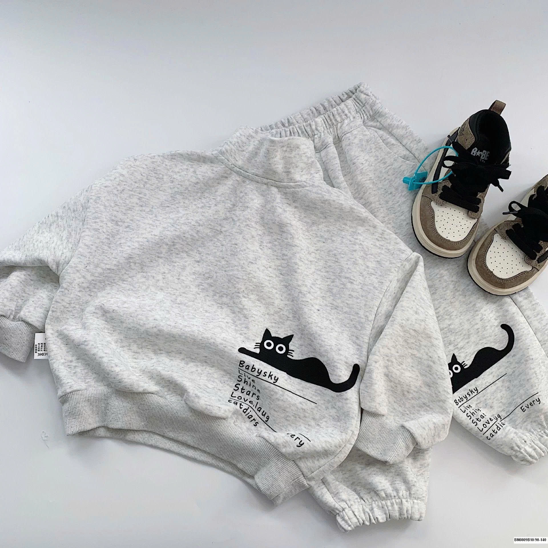 BỘ NỈ CỔ ĐỨNG HỌA TIẾT MÈO ĐEN BT MAIBAO