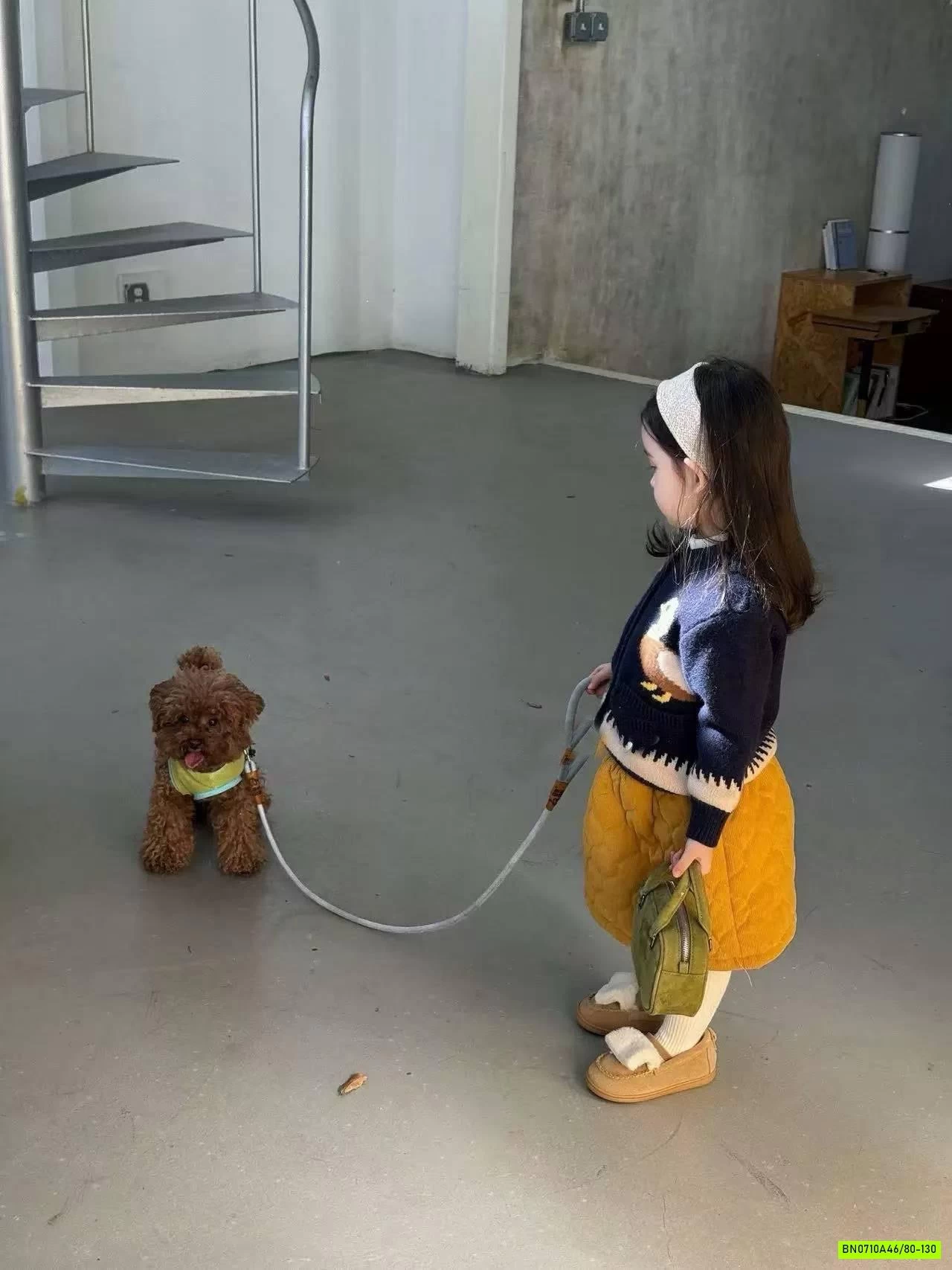 KHOÁC LEN VỊT+CHÂN VÁY NHUNG VÀNG