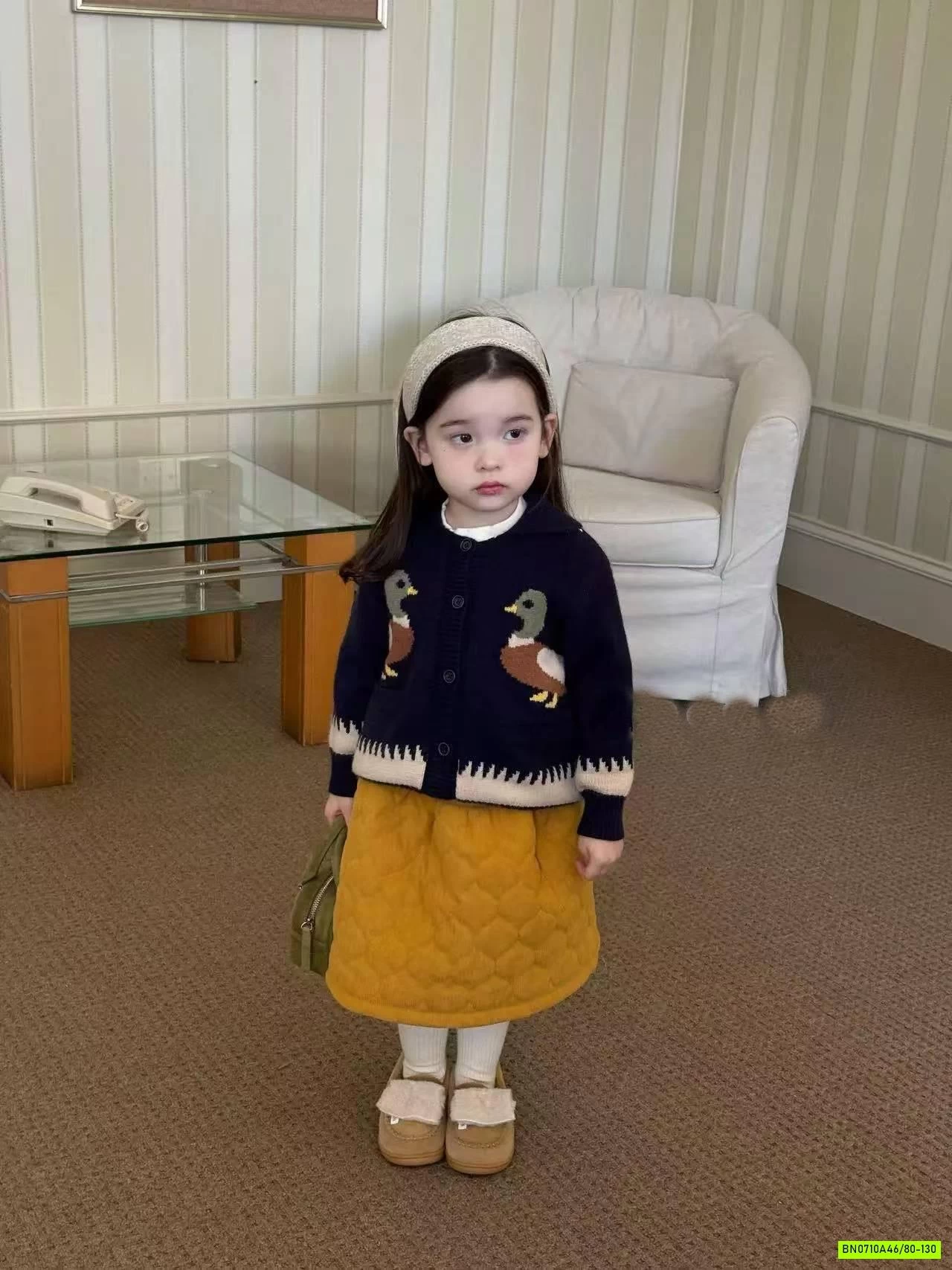 KHOÁC LEN VỊT+CHÂN VÁY NHUNG VÀNG