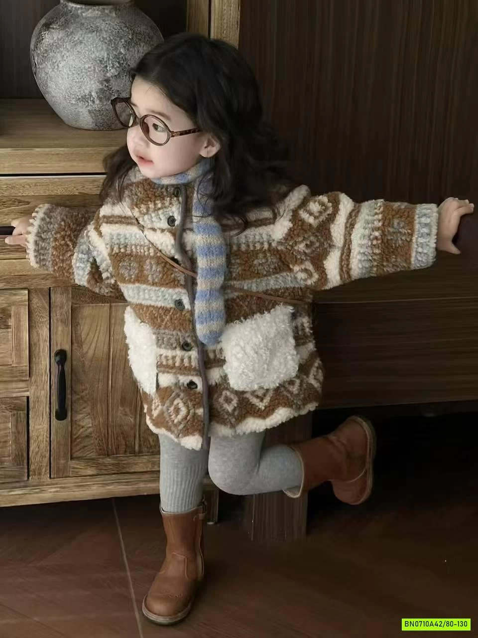 KHOÁC DẠ HỌA TIẾT THỔ CẨM LÓT LÔNG CỪU