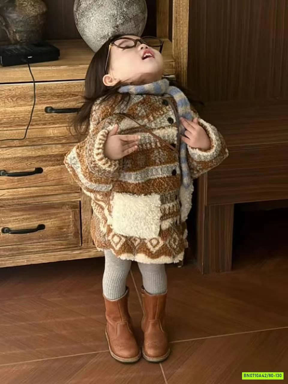 KHOÁC DẠ HỌA TIẾT THỔ CẨM LÓT LÔNG CỪU