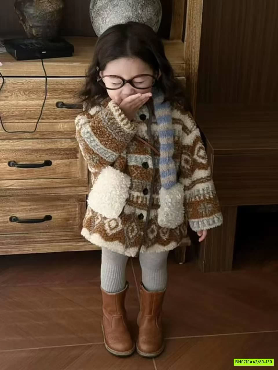 KHOÁC DẠ HỌA TIẾT THỔ CẨM LÓT LÔNG CỪU