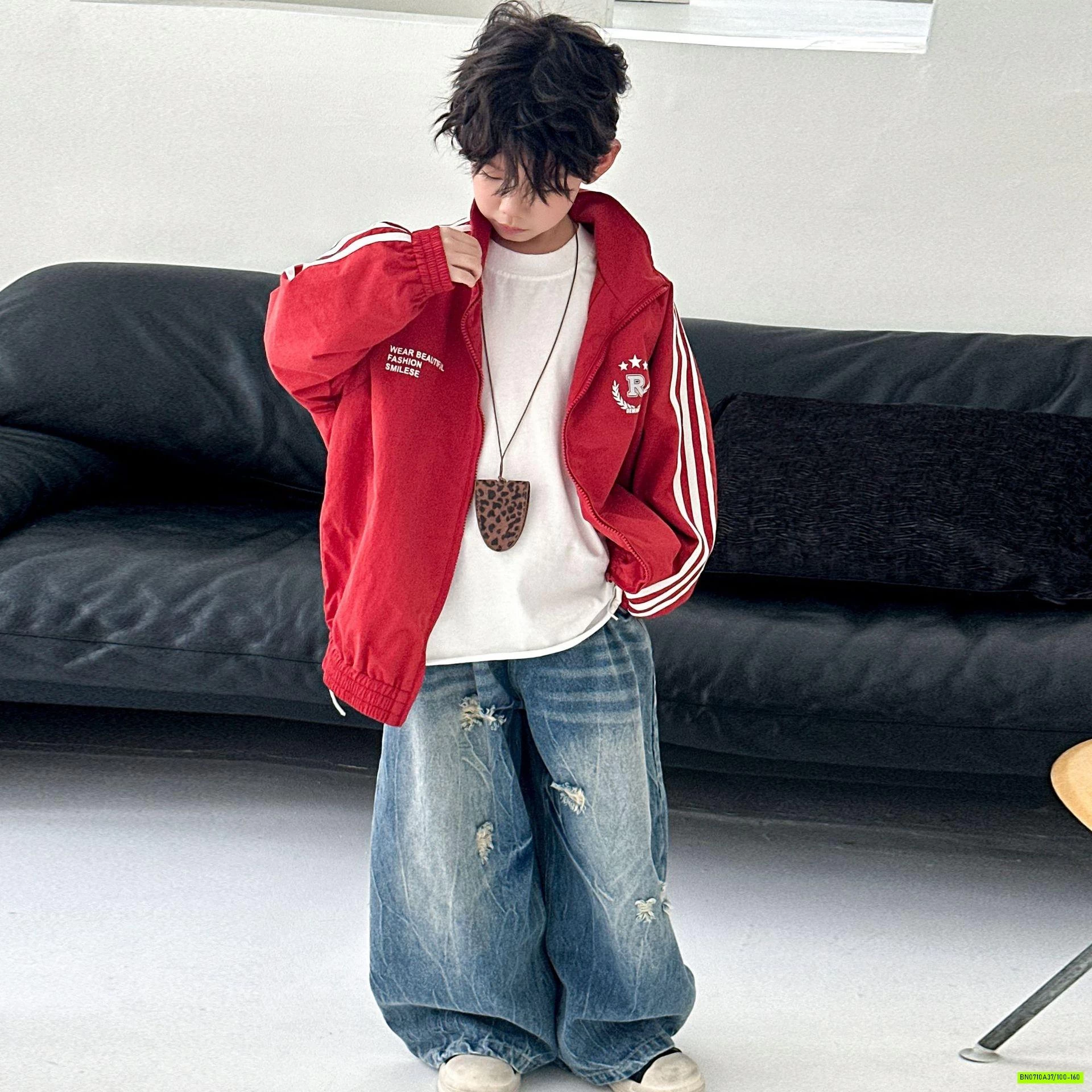 KHOÁC GIÓ ĐỎ SỌC VAI