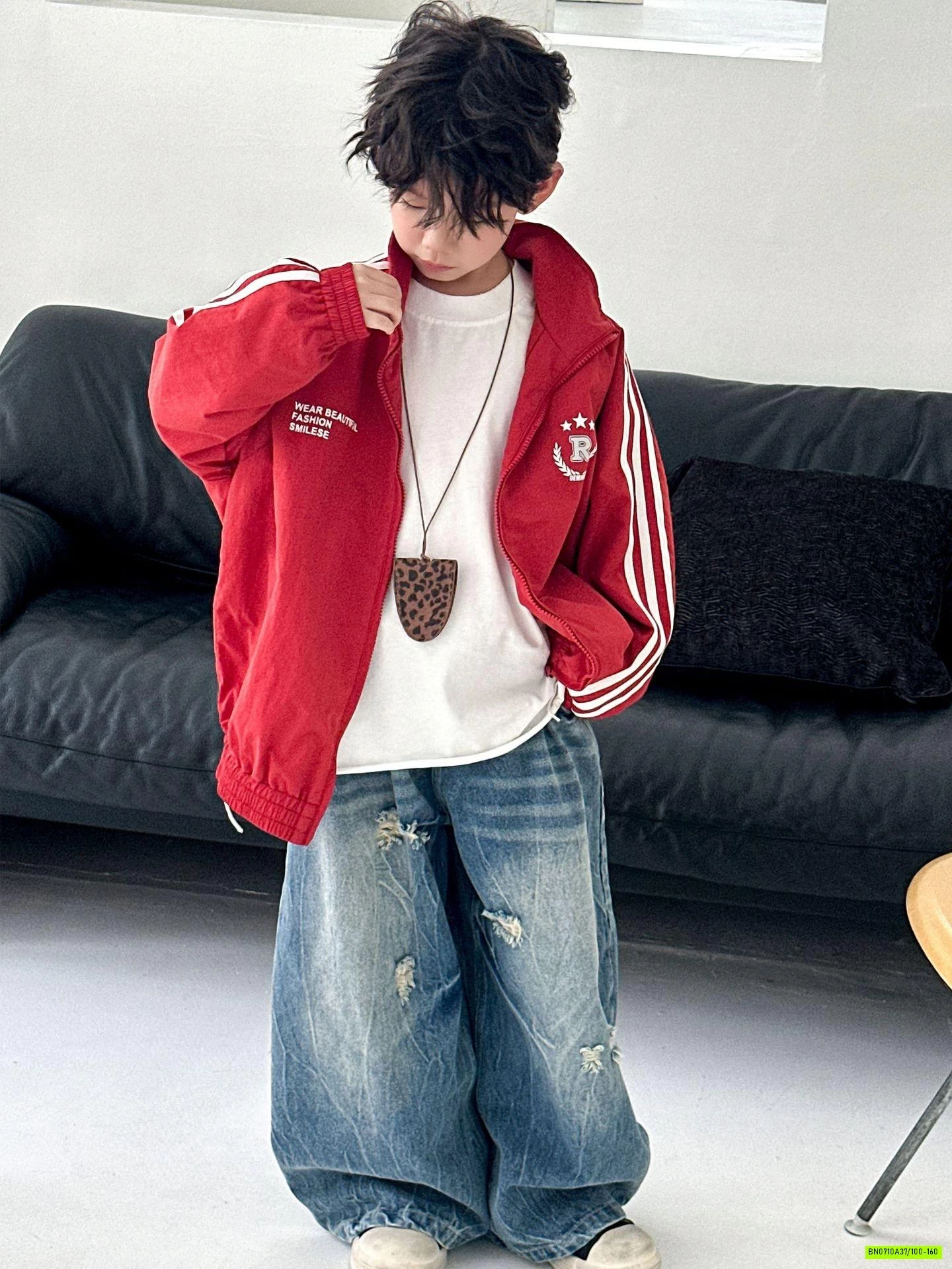 KHOÁC GIÓ ĐỎ SỌC VAI