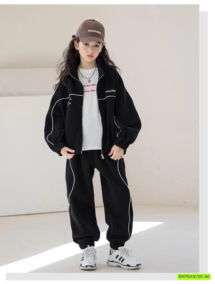 SÉT THỂ THAO ĐEN PHỐI VIỀN TRẮNG