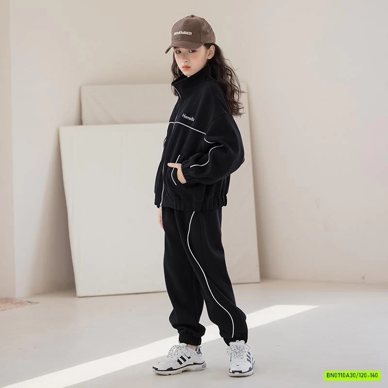 SÉT THỂ THAO ĐEN PHỐI VIỀN TRẮNG