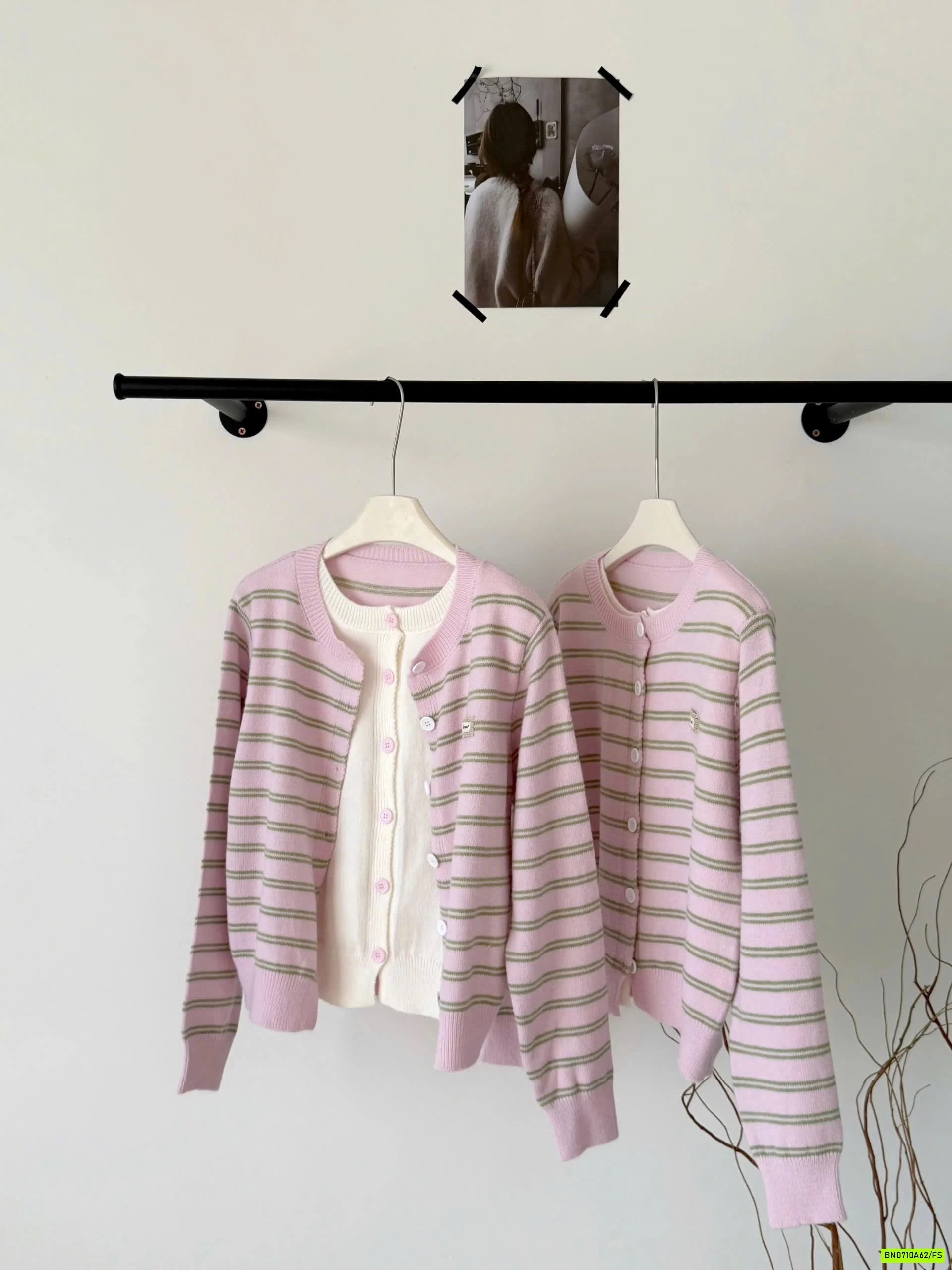 KHOÁC LEN KẺ HỒNG GIẢ 2 LỚP