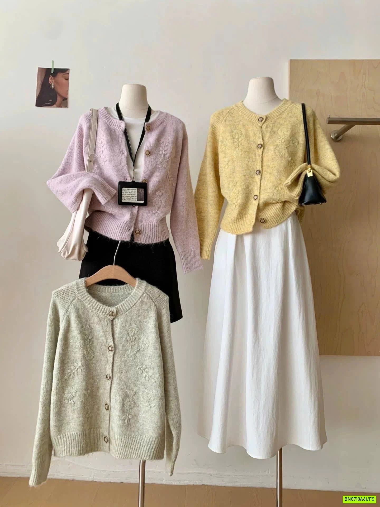 KHOÁC LEN THÊU HOA RENA