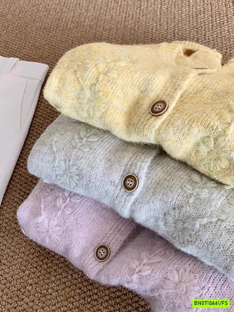 KHOÁC LEN THÊU HOA RENA