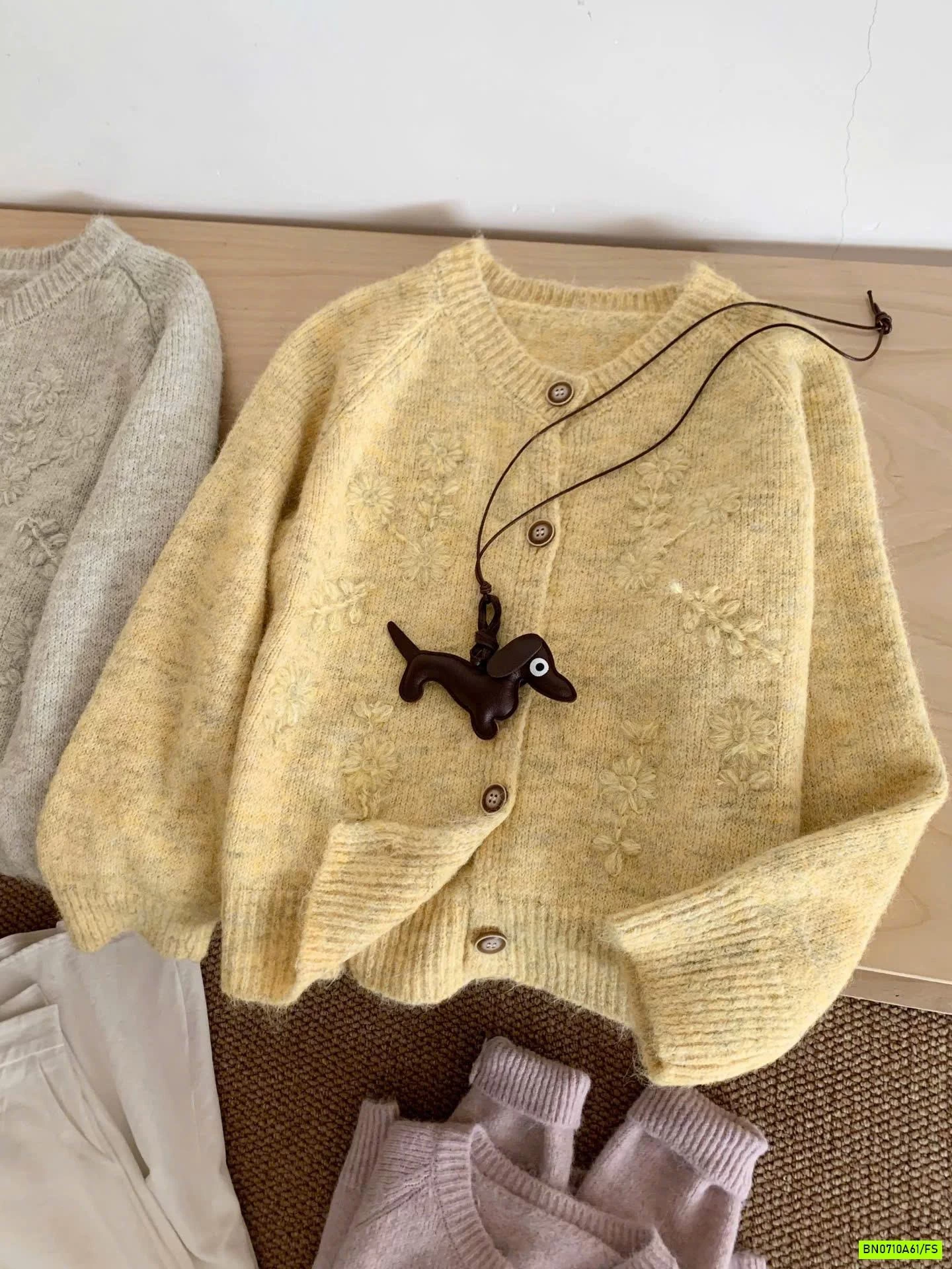 KHOÁC LEN THÊU HOA RENA