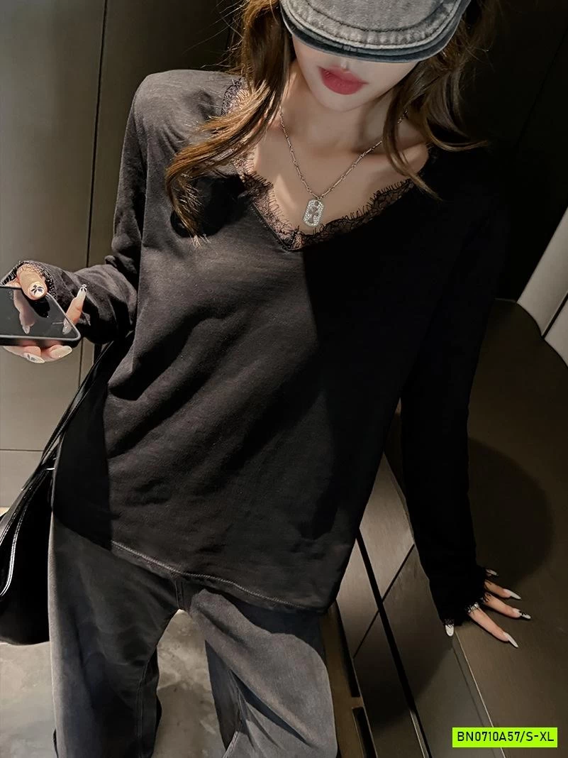 ÁO THUN XƯỚC CỔ VIỀN REN