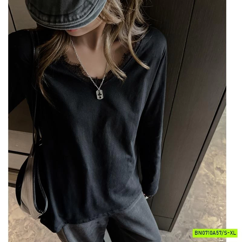 ÁO THUN XƯỚC CỔ VIỀN REN