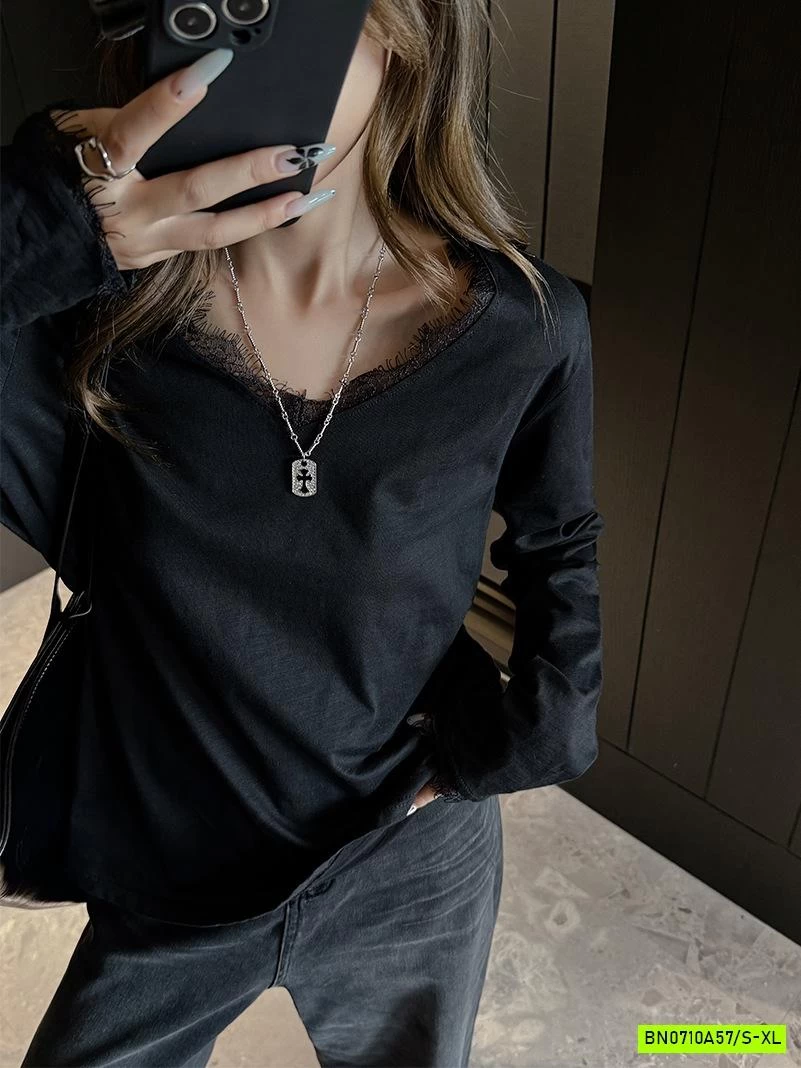 ÁO THUN XƯỚC CỔ VIỀN REN