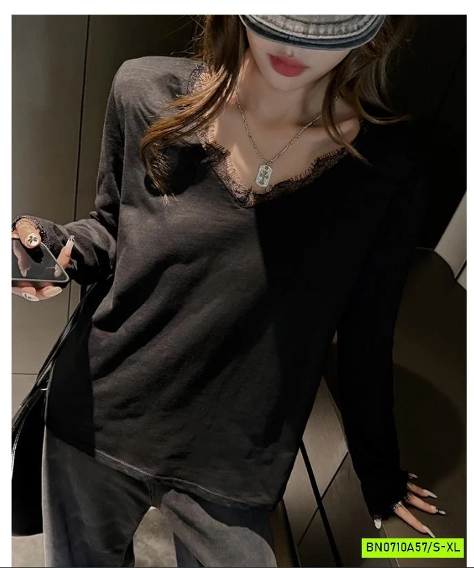 ÁO THUN XƯỚC CỔ VIỀN REN