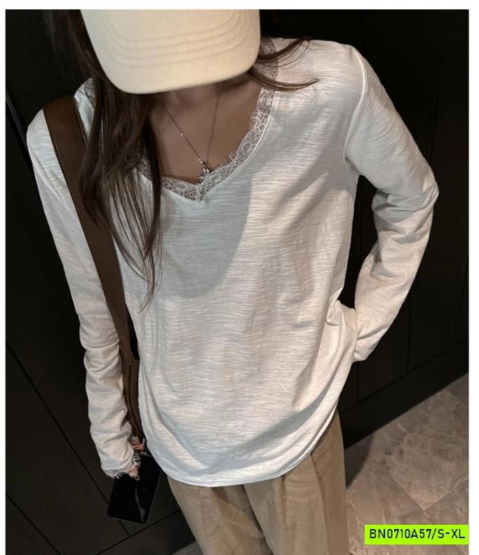 ÁO THUN XƯỚC CỔ VIỀN REN