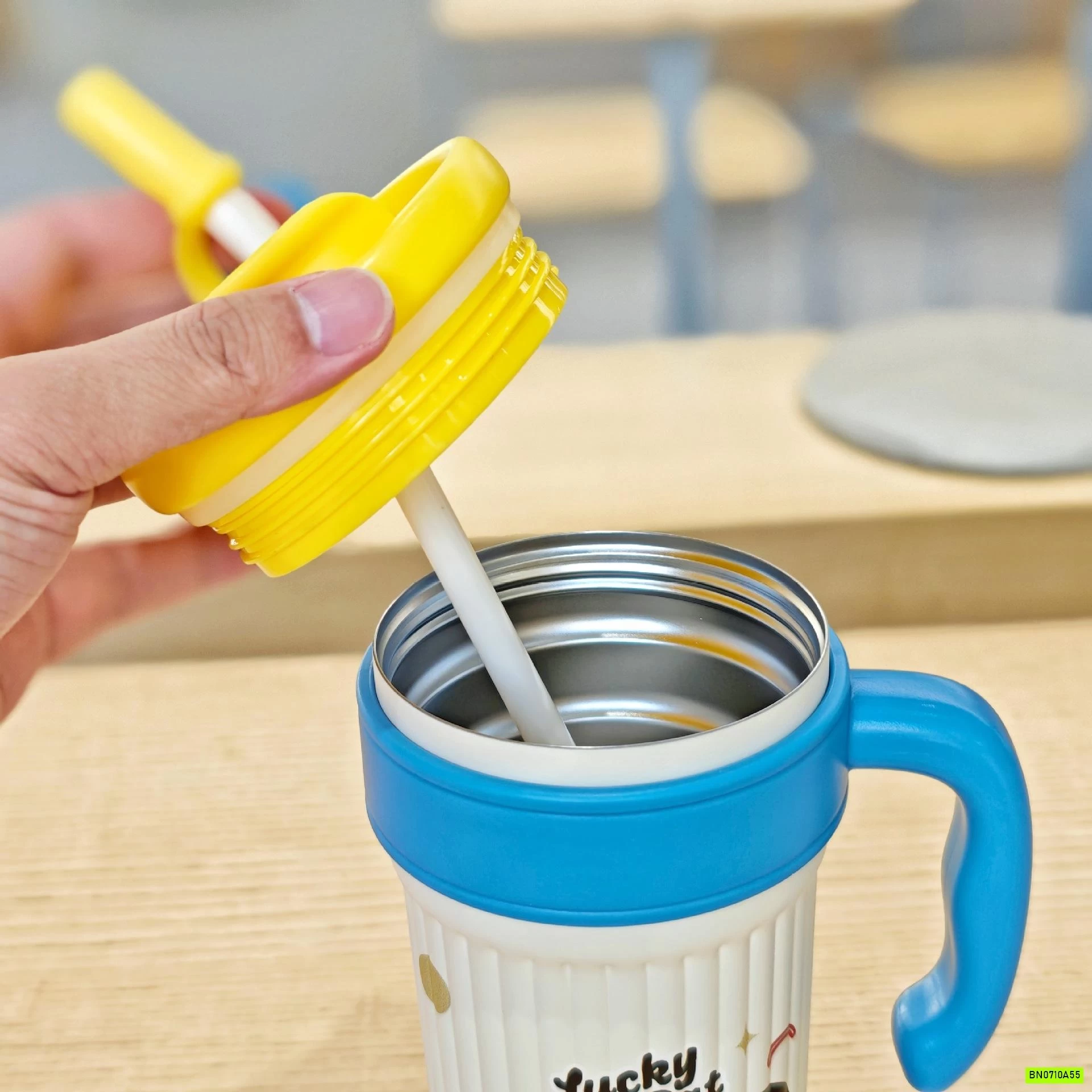 BÌNH NƯỚC KUTE CÓ TAY CẦM