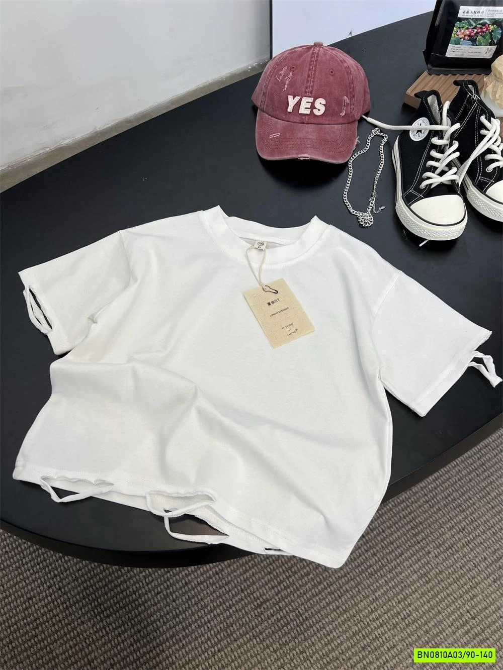 ÁO THUN TRẮNG RÁCH CÁ TÍNH