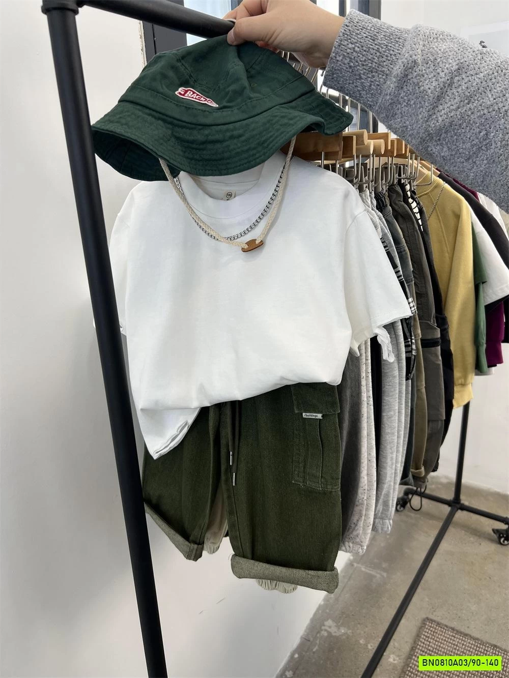 ÁO THUN TRẮNG RÁCH CÁ TÍNH