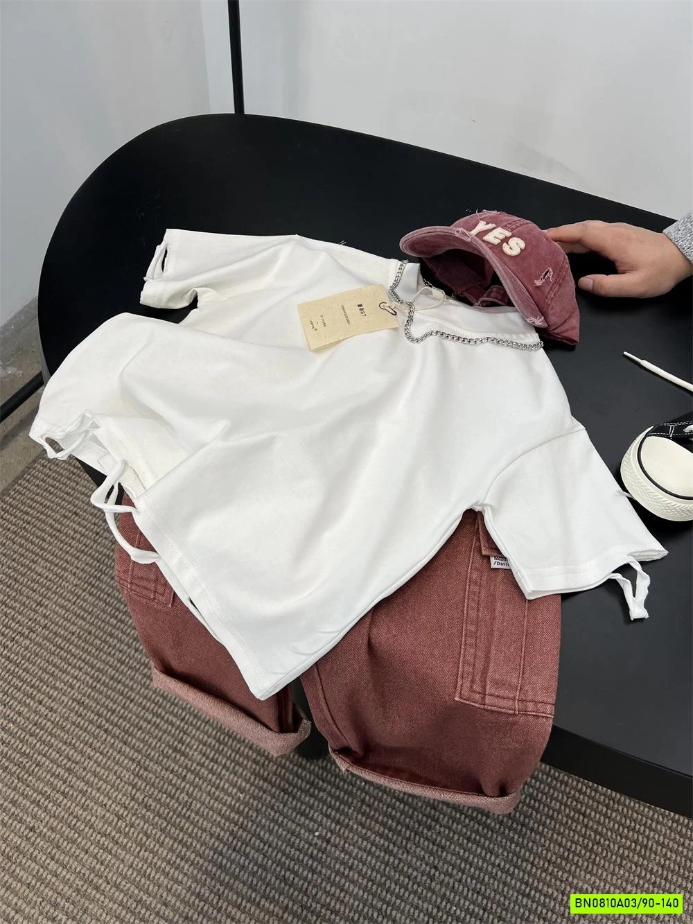 ÁO THUN TRẮNG RÁCH CÁ TÍNH