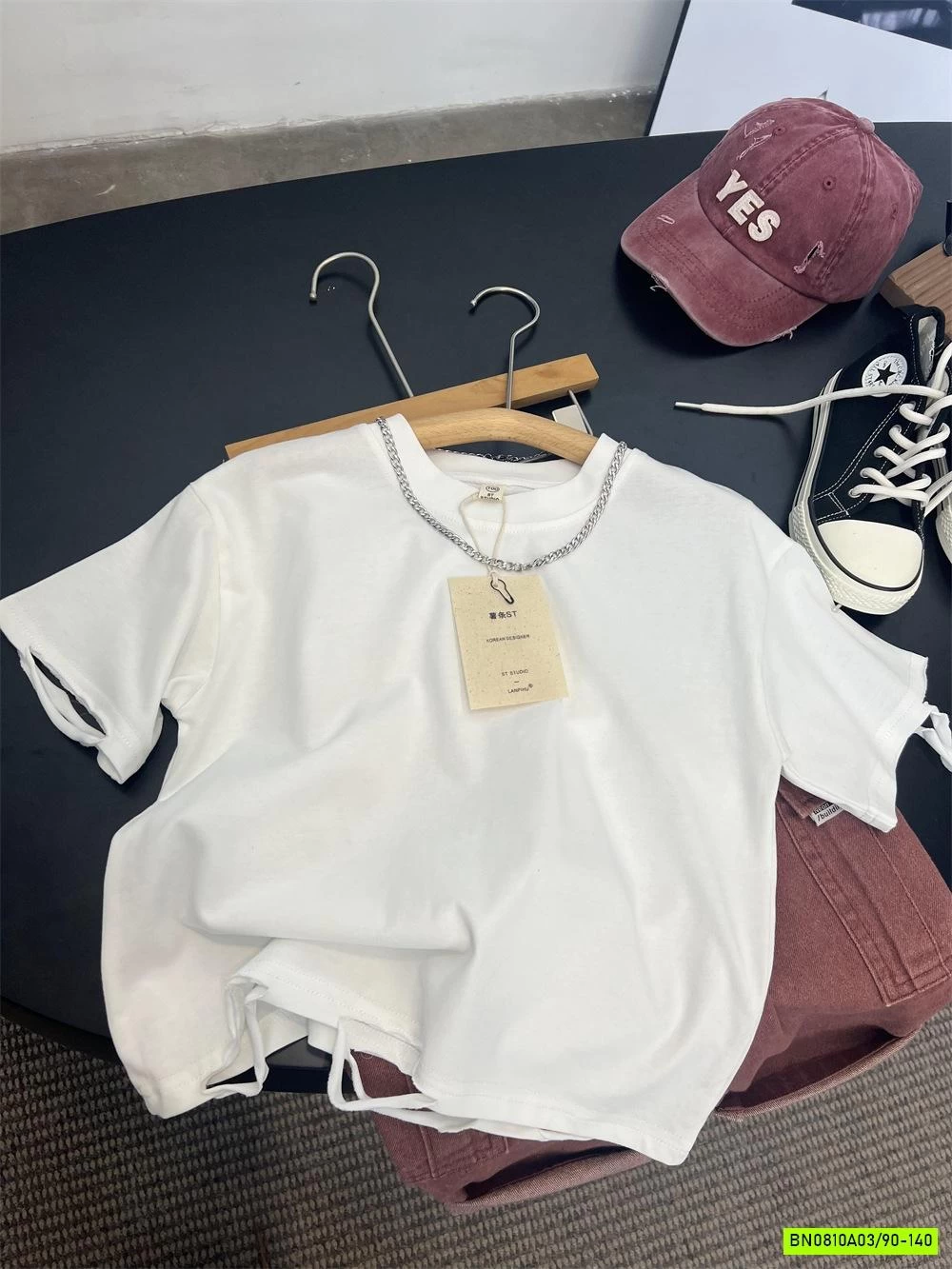 ÁO THUN TRẮNG RÁCH CÁ TÍNH