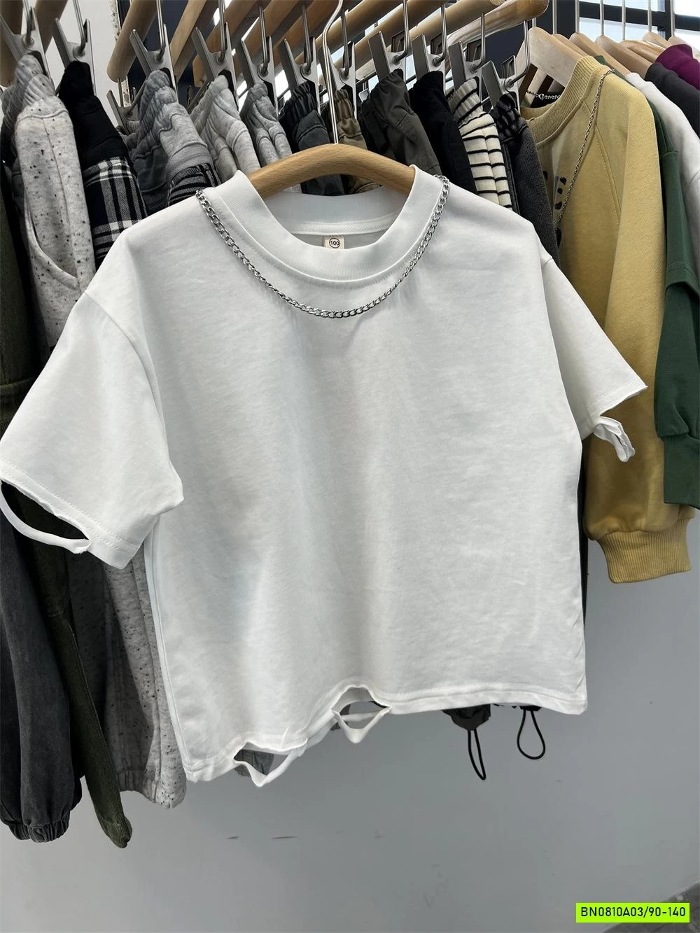 ÁO THUN TRẮNG RÁCH CÁ TÍNH