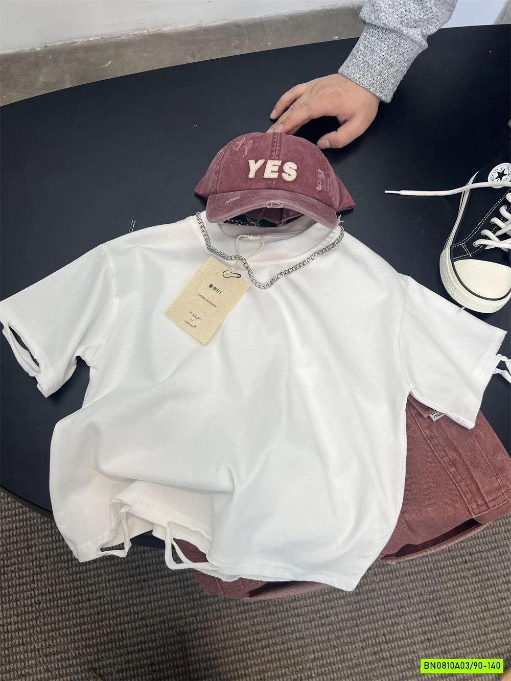 ÁO THUN TRẮNG RÁCH CÁ TÍNH