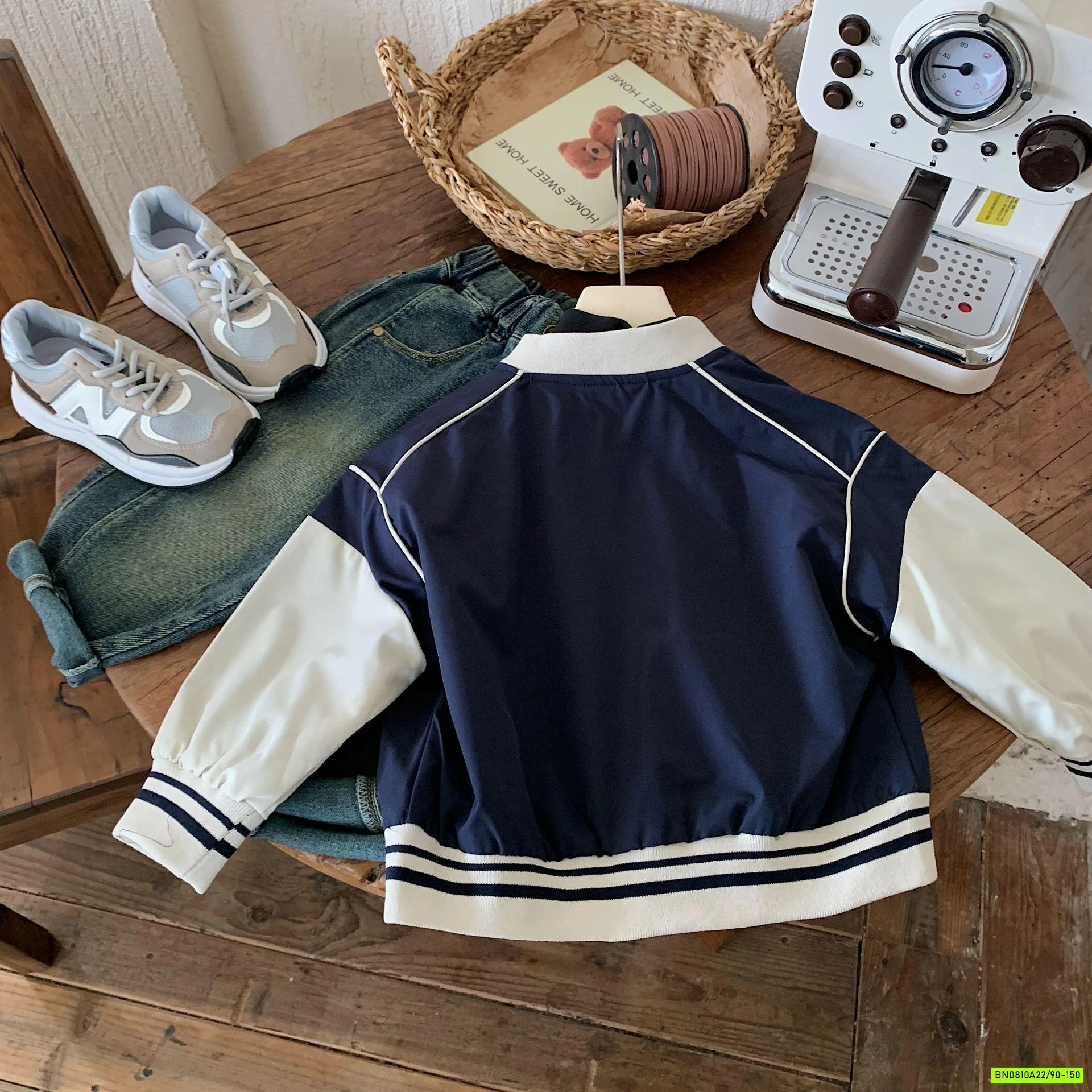 BOMBER THÊU CHỮ PHỐI MÀU TAY