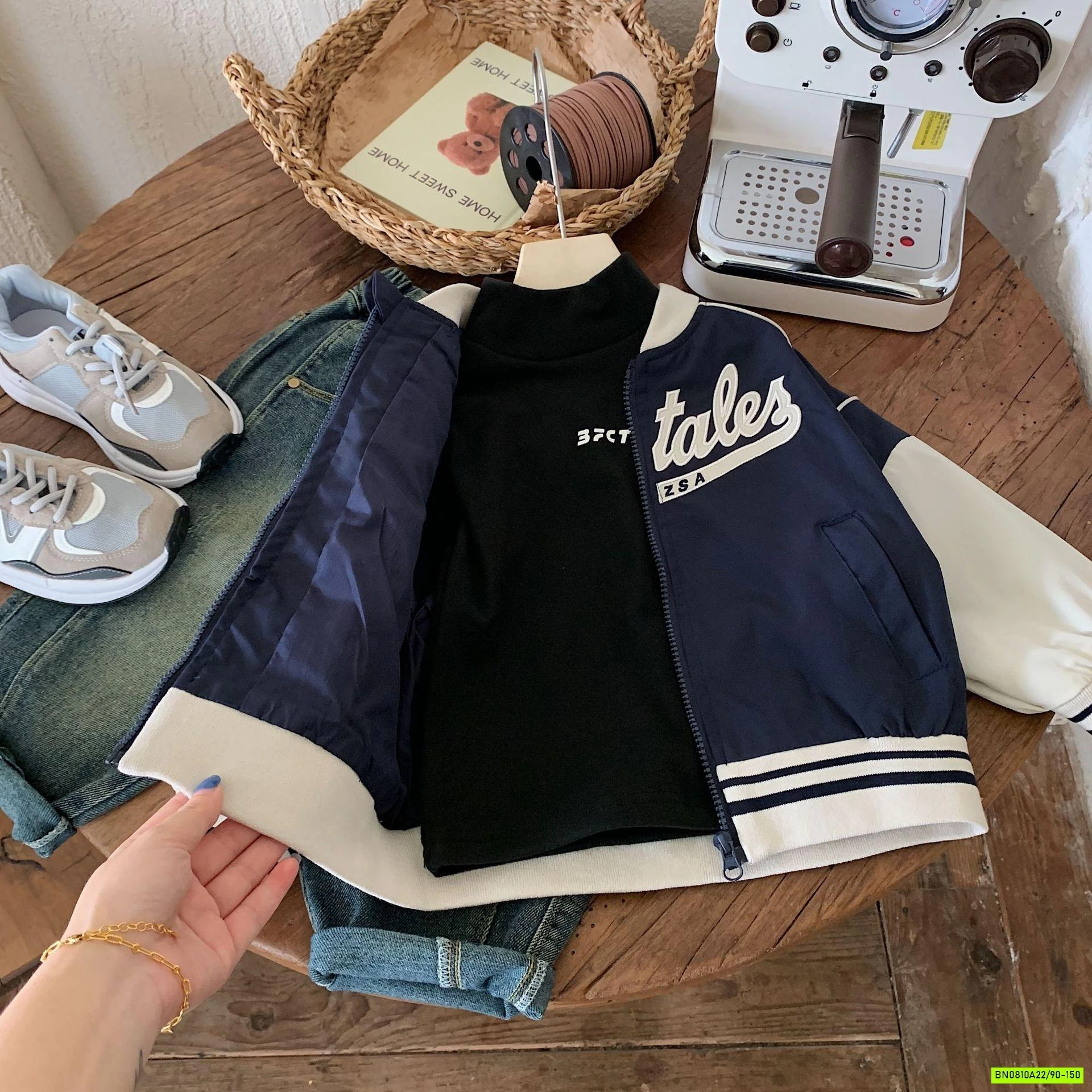 BOMBER THÊU CHỮ PHỐI MÀU TAY