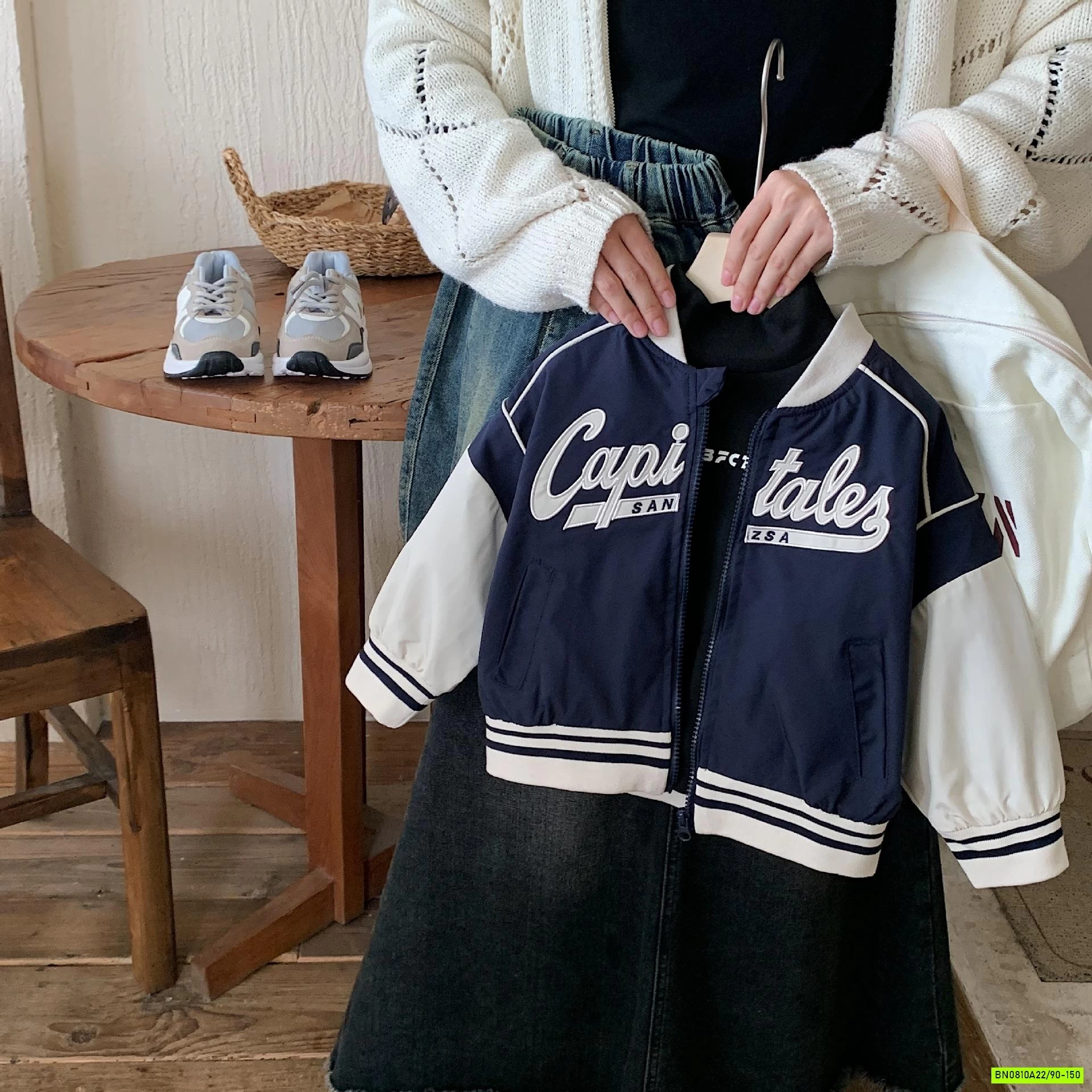 BOMBER THÊU CHỮ PHỐI MÀU TAY