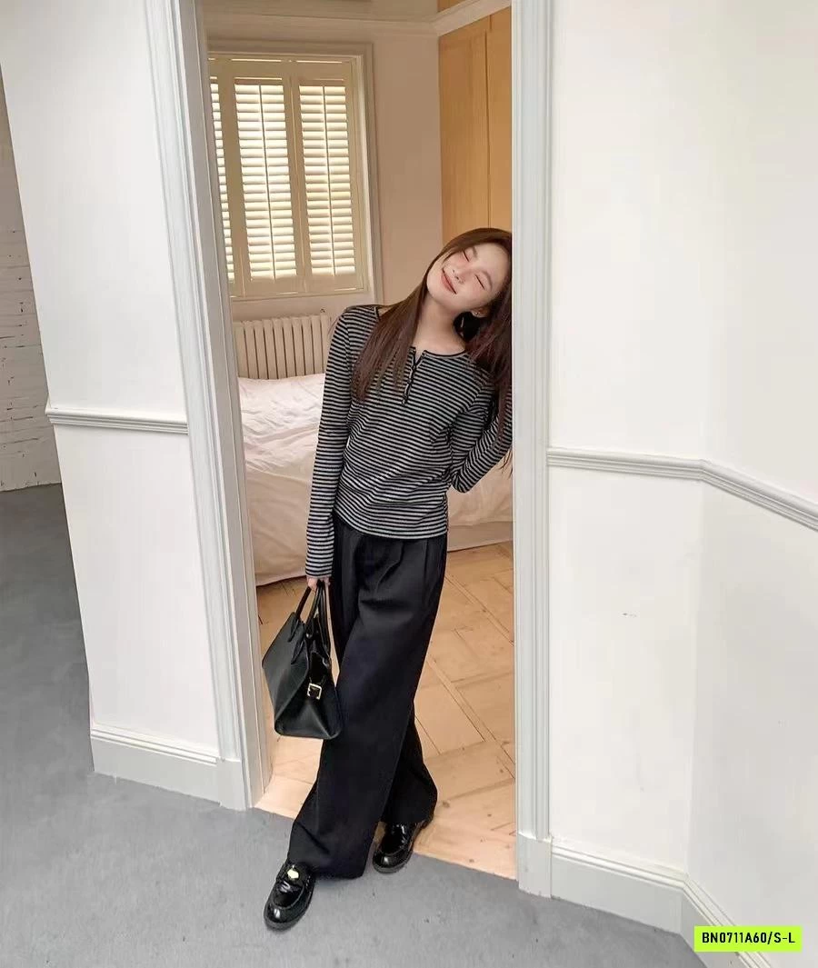 ÁO NỈ KẺ CÚC CỔ RS.STUDIO