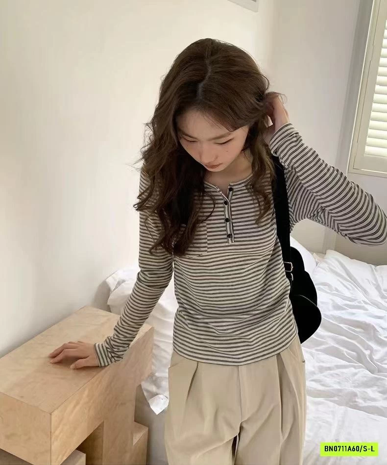 ÁO NỈ KẺ CÚC CỔ RS.STUDIO