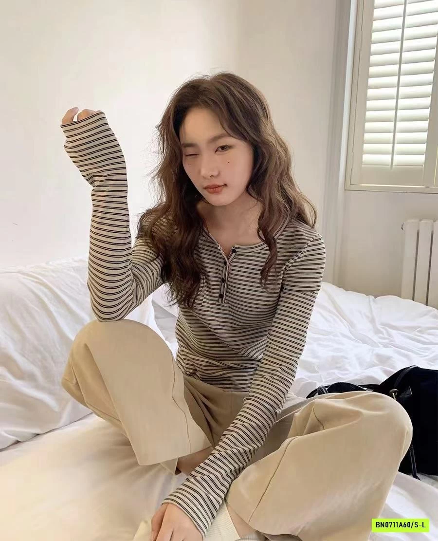 ÁO NỈ KẺ CÚC CỔ RS.STUDIO