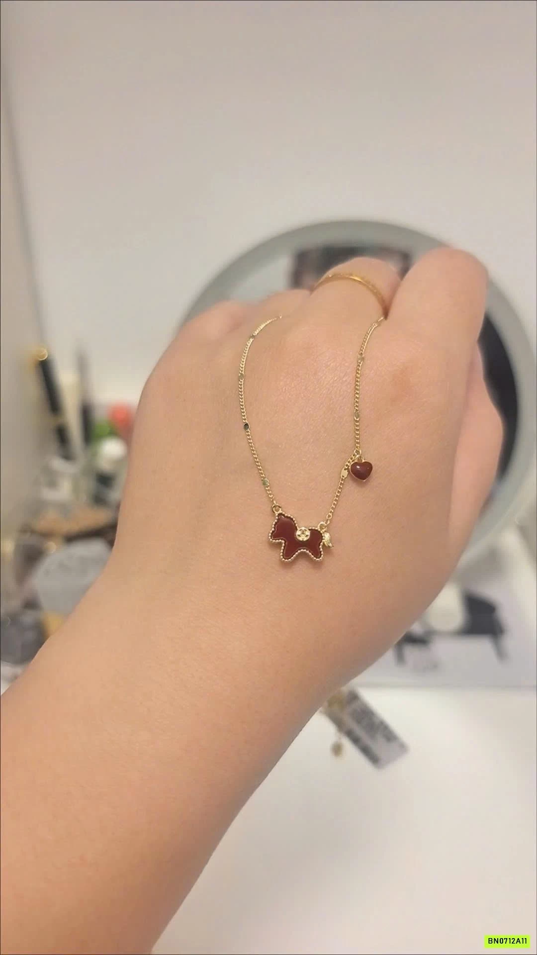 DÂY CHUYỀN NGỰA ĐỎ NHÀ AJIDOU