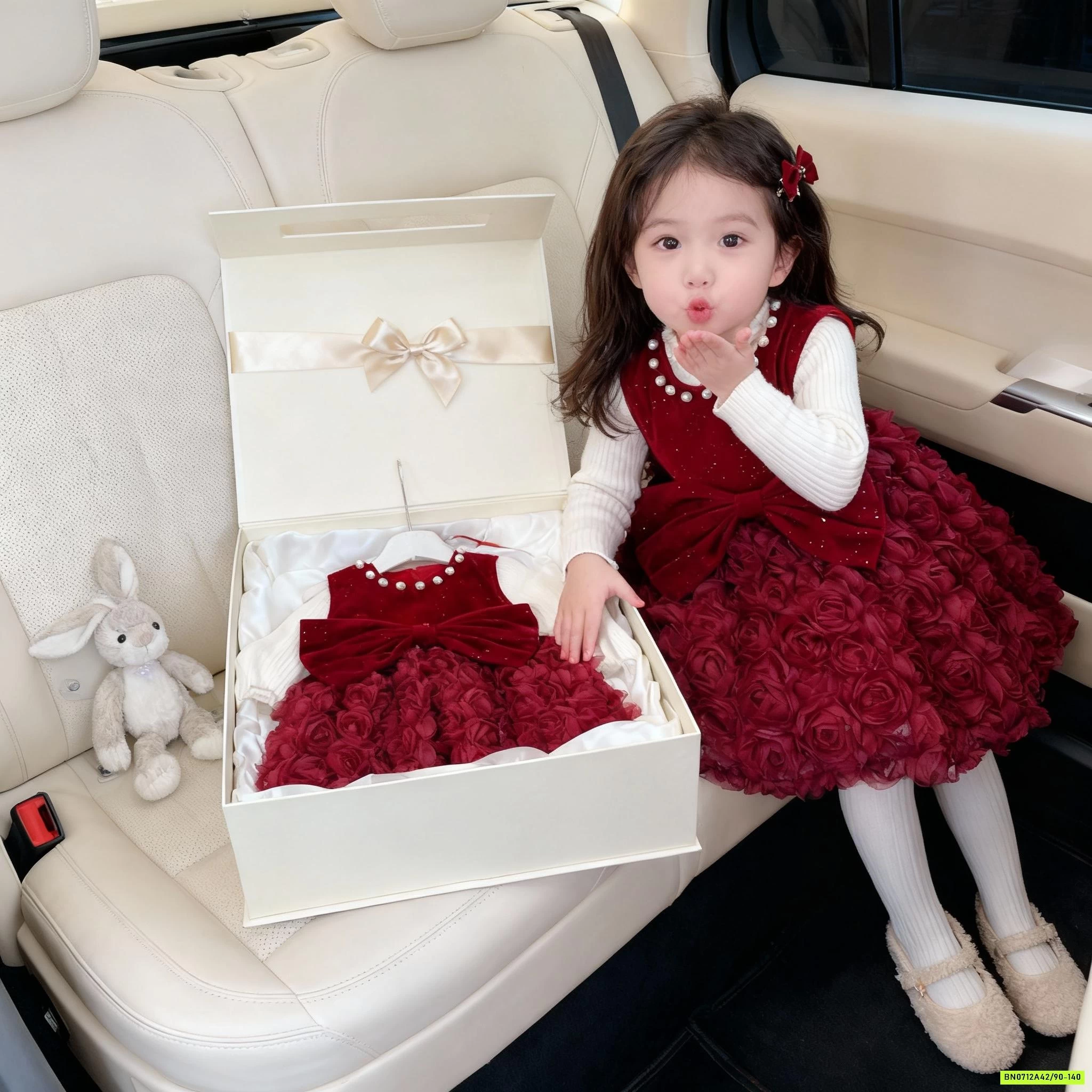 ĐẦM ĐỎ HOA HỒNG 3D CỔ GẮN NGỌC