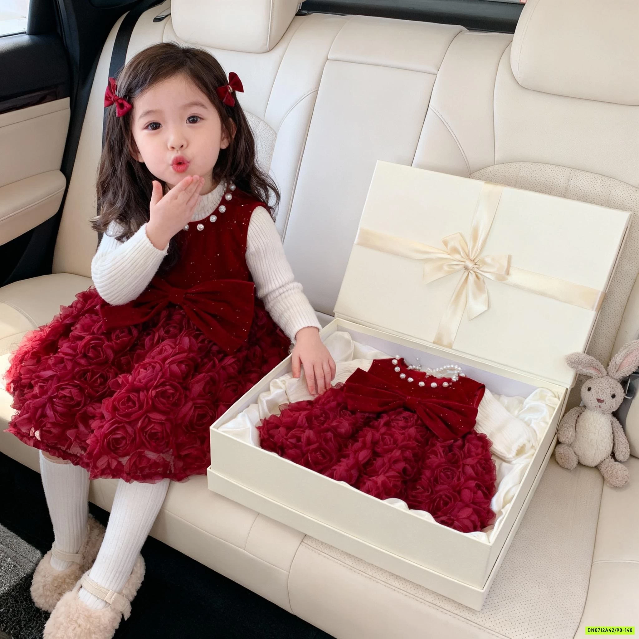 ĐẦM ĐỎ HOA HỒNG 3D CỔ GẮN NGỌC