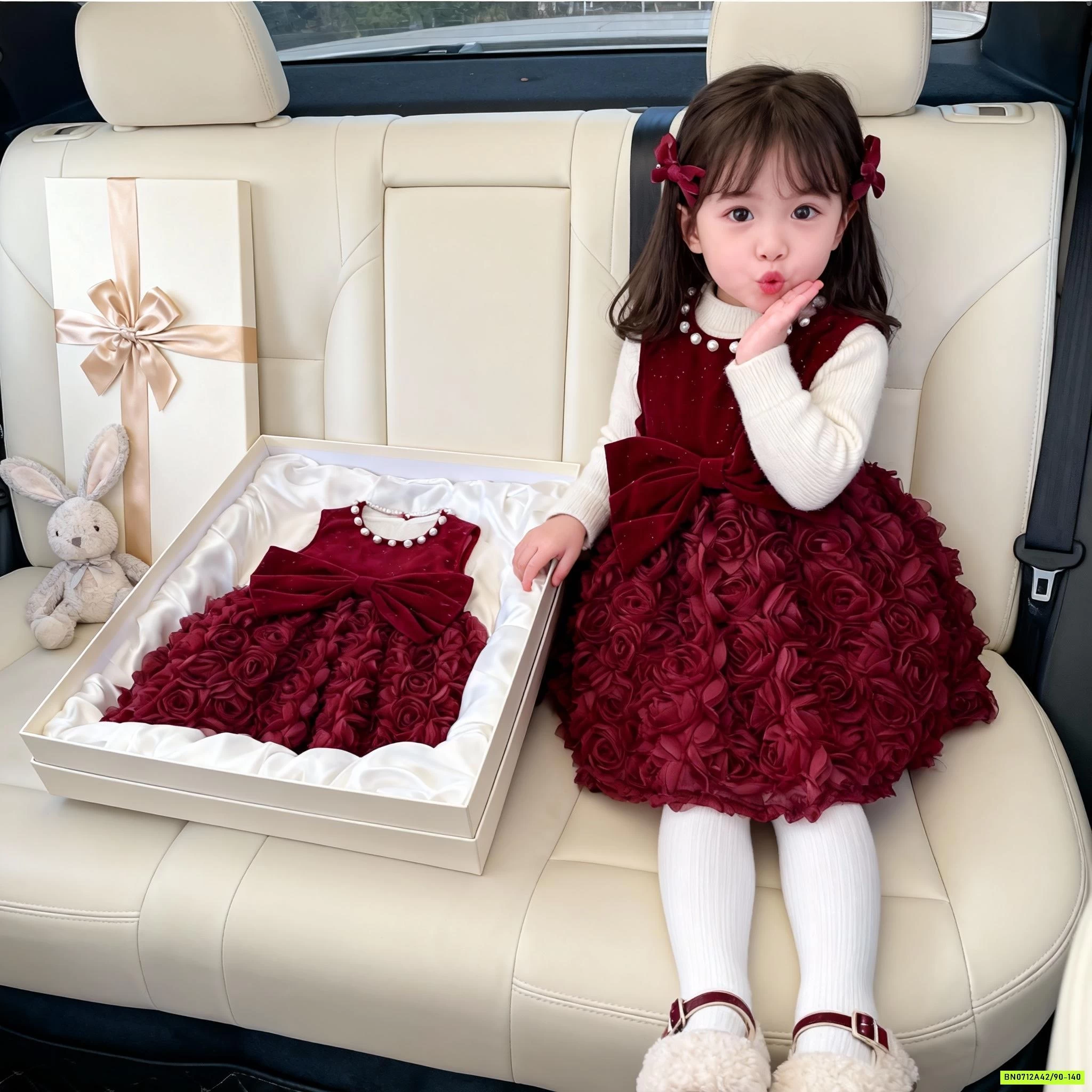 ĐẦM ĐỎ HOA HỒNG 3D CỔ GẮN NGỌC