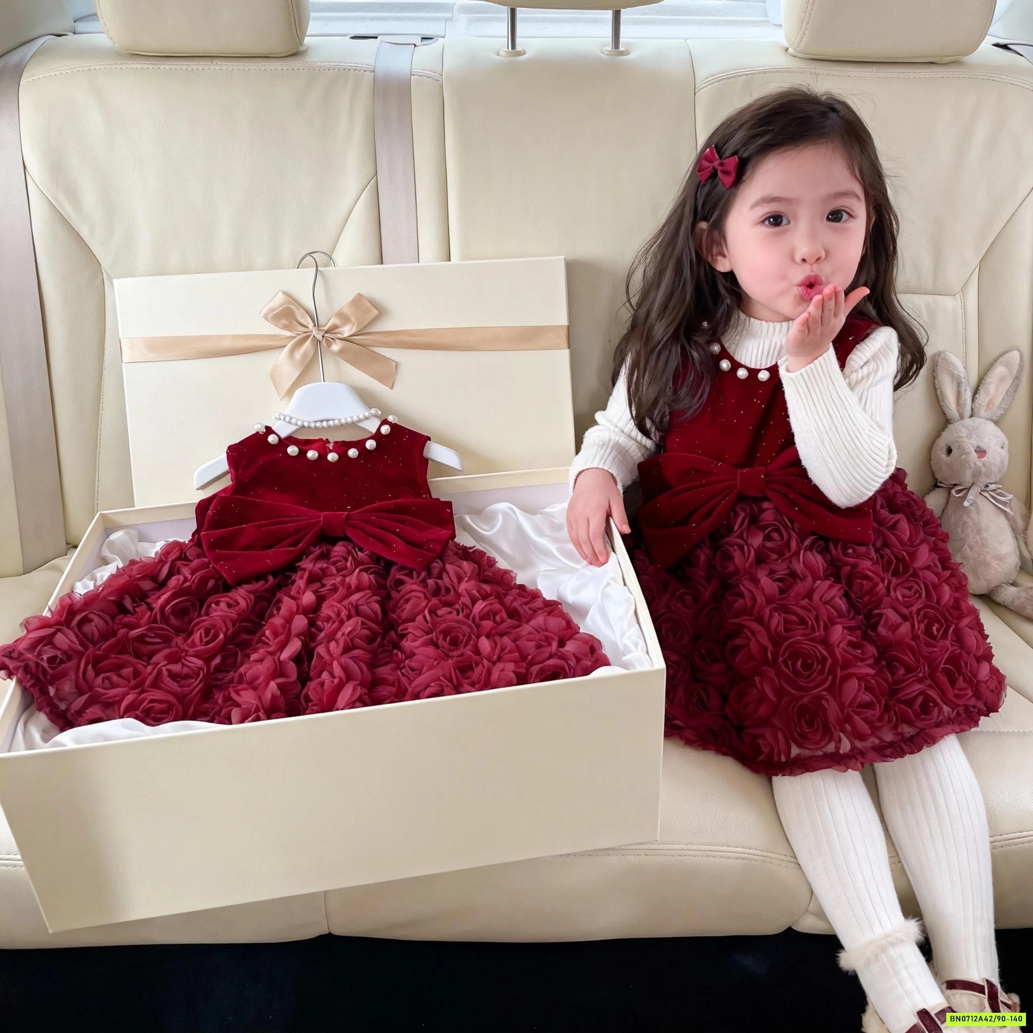 ĐẦM ĐỎ HOA HỒNG 3D CỔ GẮN NGỌC