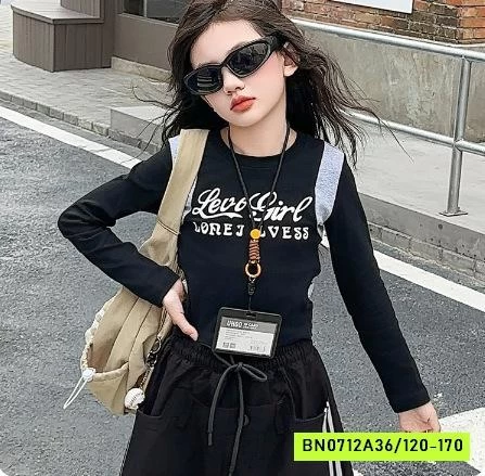 CROPTOP IN CHỮ MIX JOGGER GIÓ SỌC BÊN