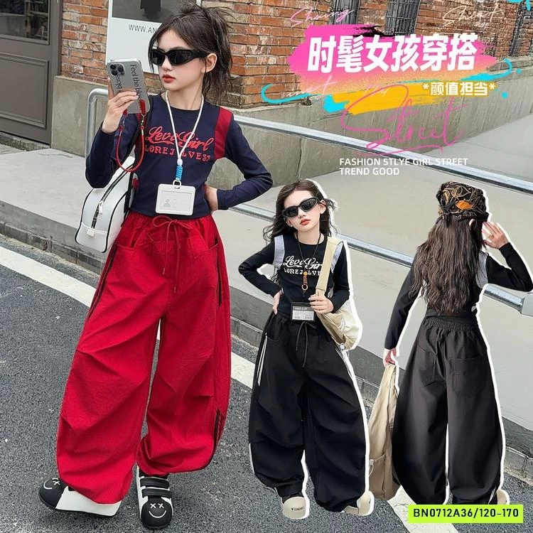 CROPTOP IN CHỮ MIX JOGGER GIÓ SỌC BÊN