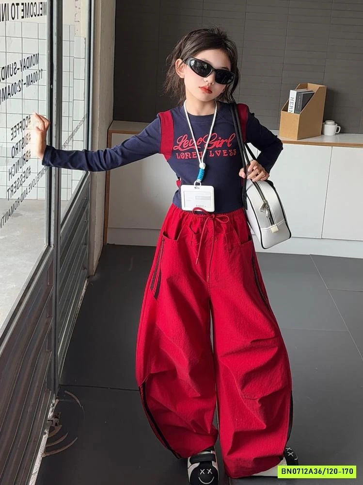 CROPTOP IN CHỮ MIX JOGGER GIÓ SỌC BÊN