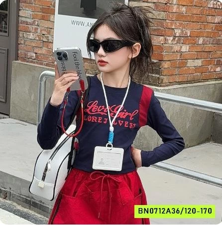 CROPTOP IN CHỮ MIX JOGGER GIÓ SỌC BÊN