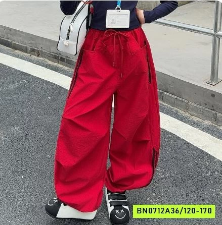 CROPTOP IN CHỮ MIX JOGGER GIÓ SỌC BÊN