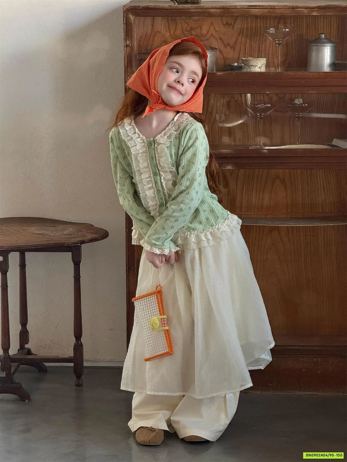 MONTOGHI HOA NHÍ VIỀN BÈO