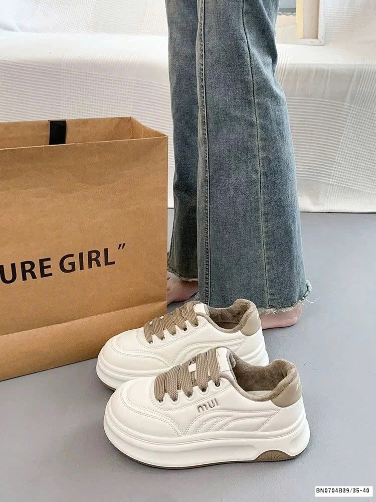 GIÀY THỂ THAO ĐỘN ĐẾ CHO NỮ