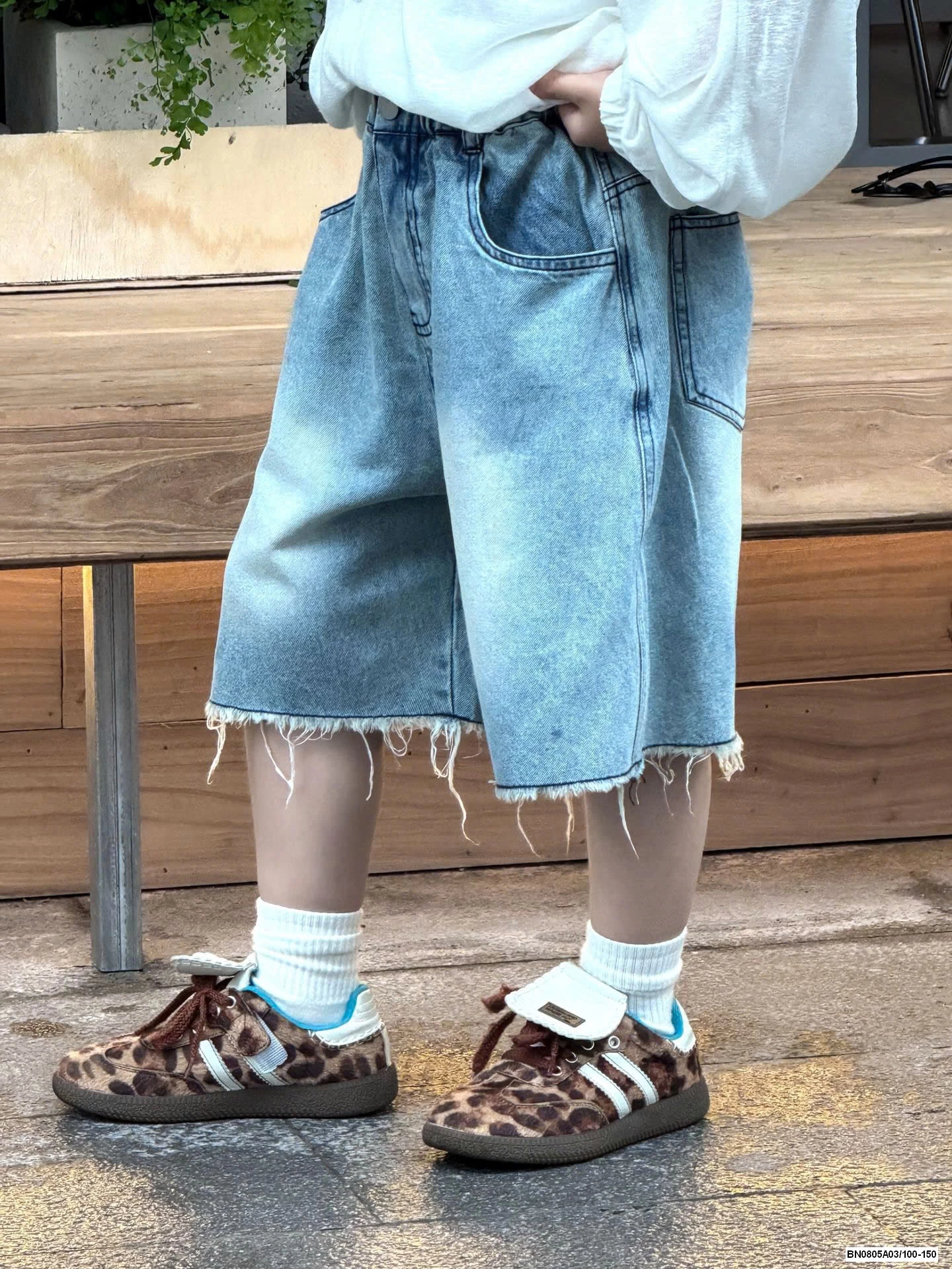 SHORT JEANS GẤU TUA RUA